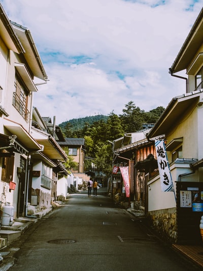 白色水泥屋